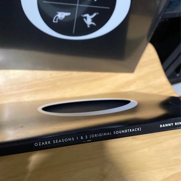 Ozark Soundtrack Vinyl Autographed - Picture 5 of 5